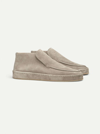 LIGHT GREY VOYAGER TRAINER
